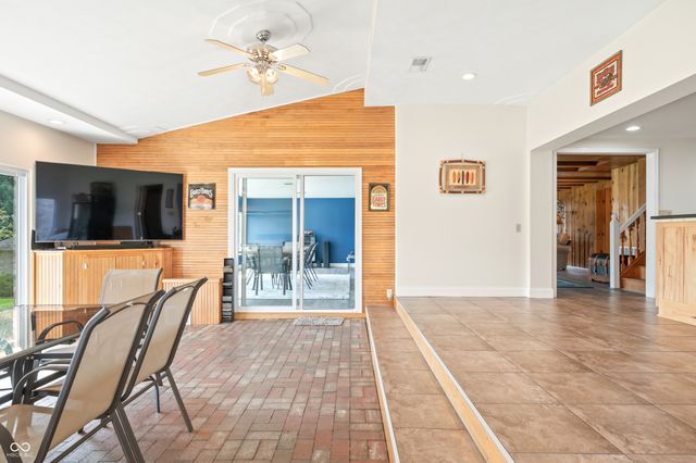 1085 E North Shore Drive, Brownstown, IN 47220