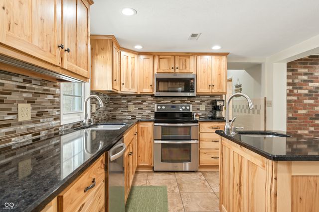 1085 E North Shore Drive, Brownstown, IN 47220