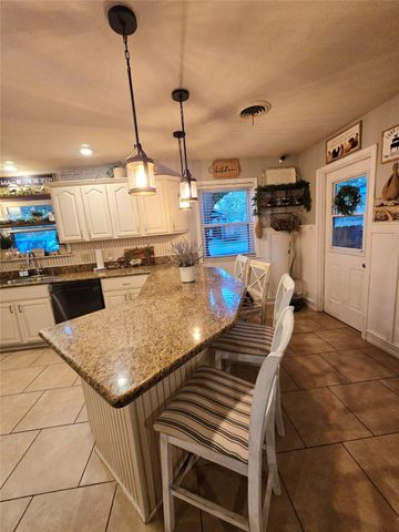 2306 Hollywood Avenue, Liberty, TX 77575