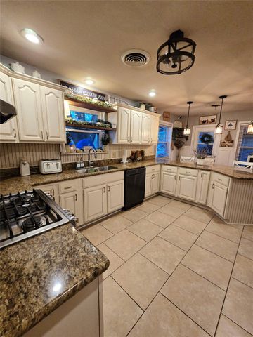 2306 Hollywood Avenue, Liberty, TX 77575