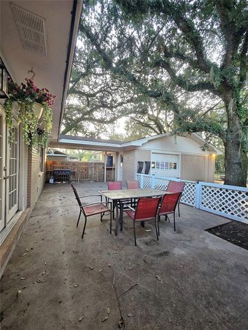 2306 Hollywood Avenue, Liberty, TX 77575