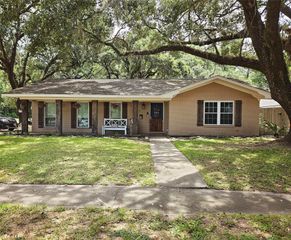 2306 Hollywood Avenue, Liberty, TX 77575
