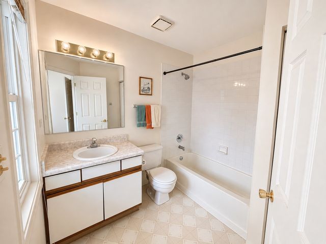 882 Nelli Court 109, Naperville, IL 60563
