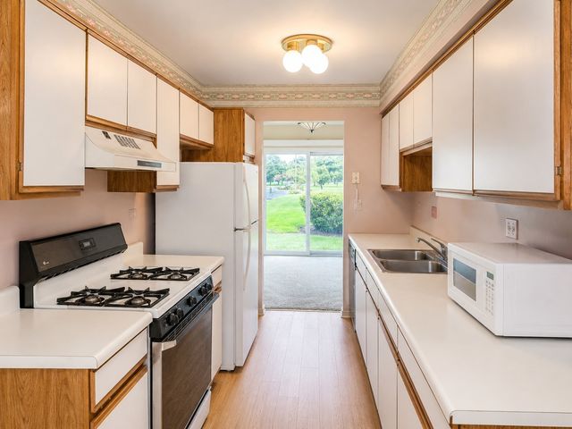 882 Nelli Court 109, Naperville, IL 60563