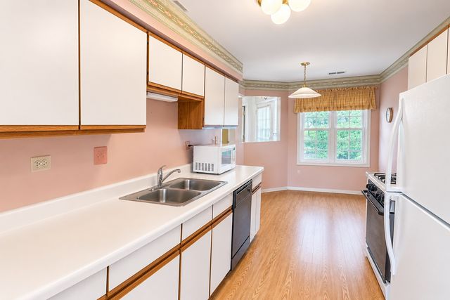 882 Nelli Court 109, Naperville, IL 60563