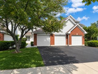 882 Nelli Court 109, Naperville, IL 60563