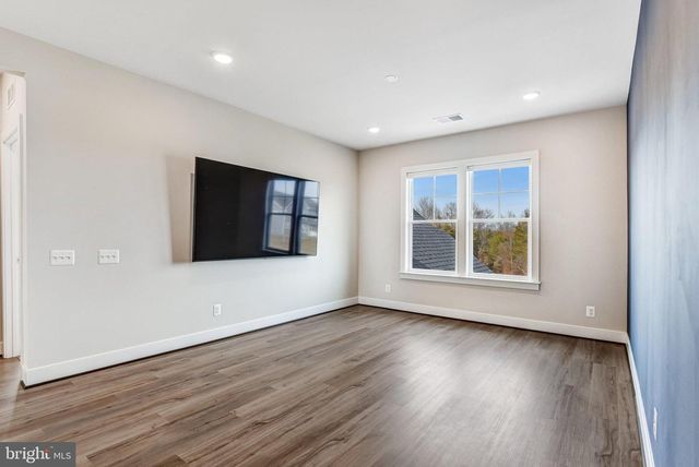 43199 DOGAN RIDGE PL, Centreville, VA 20120