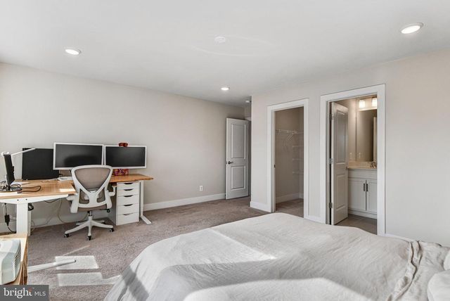 43199 DOGAN RIDGE PL, Centreville, VA 20120