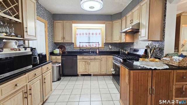 24 White Avenue, West Hartford, CT 06119