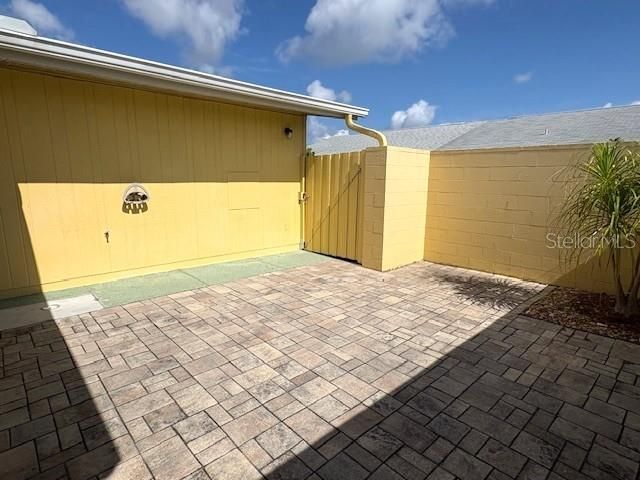1005 RICKENBACKER DRIVE, Sun City Center, FL 33573