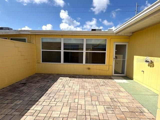 1005 RICKENBACKER DRIVE, Sun City Center, FL 33573