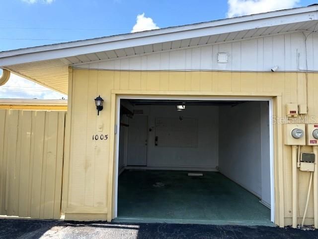 1005 RICKENBACKER DRIVE, Sun City Center, FL 33573