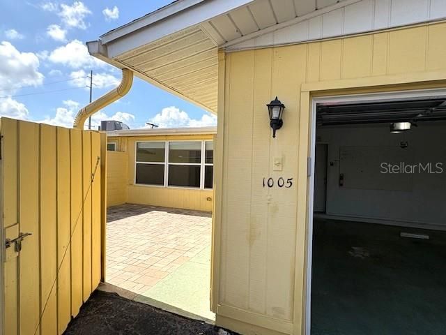 1005 RICKENBACKER DRIVE, Sun City Center, FL 33573
