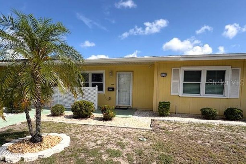 1005 RICKENBACKER DRIVE, Sun City Center, FL 33573