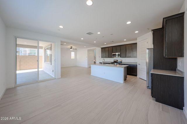 12034 W CALLE DE POMPAS Lane, Peoria, AZ 85383