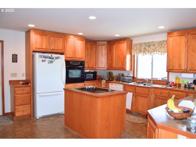 678 Road 20 Nw, Waterville, WA 98858