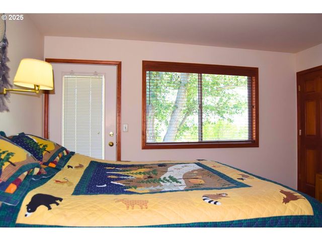 678 Road 20 Nw, Waterville, WA 98858