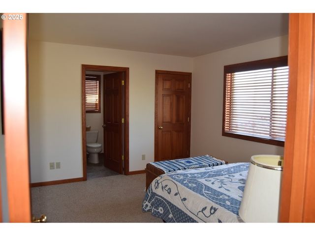 678 Road 20 Nw, Waterville, WA 98858