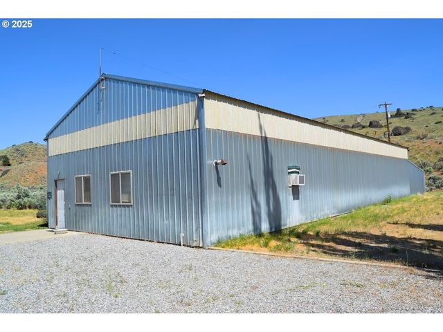 678 Road 20 Nw, Waterville, WA 98858