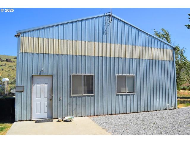 678 Road 20 Nw, Waterville, WA 98858