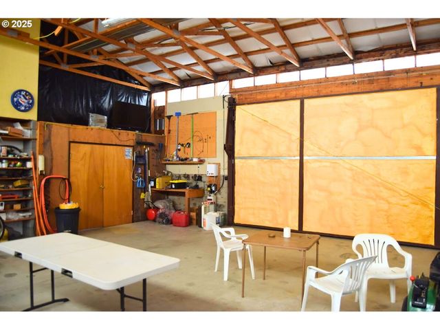 678 Road 20 Nw, Waterville, WA 98858