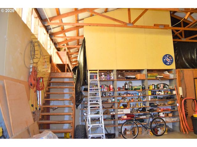 678 Road 20 Nw, Waterville, WA 98858