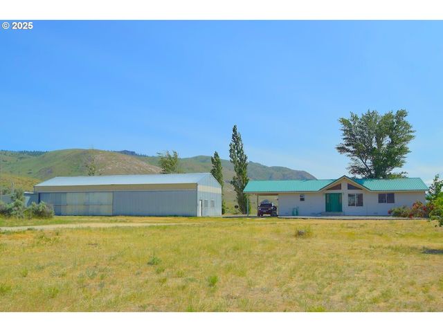 678 Road 20 Nw, Waterville, WA 98858