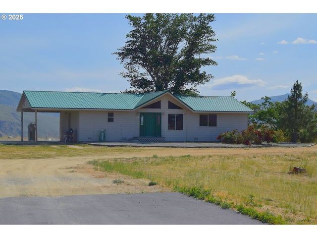 678 Road 20 Nw, Waterville, WA 98858