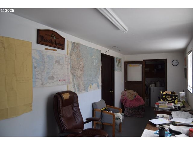 678 Road 20 Nw, Waterville, WA 98858