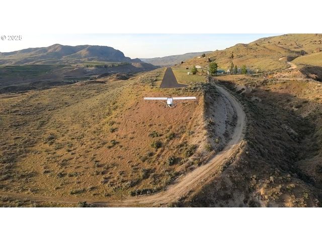 678 Road 20 Nw, Waterville, WA 98858