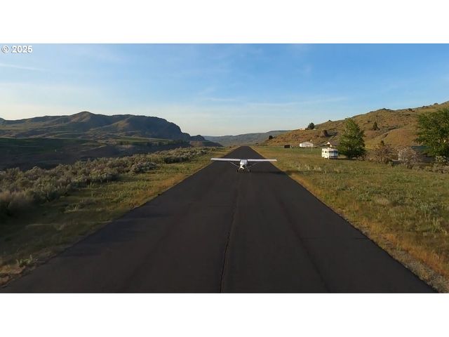 678 Road 20 Nw, Waterville, WA 98858