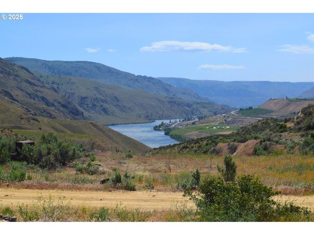 678 Road 20 Nw, Waterville, WA 98858