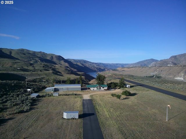 678 Road 20 Nw, Waterville, WA 98858