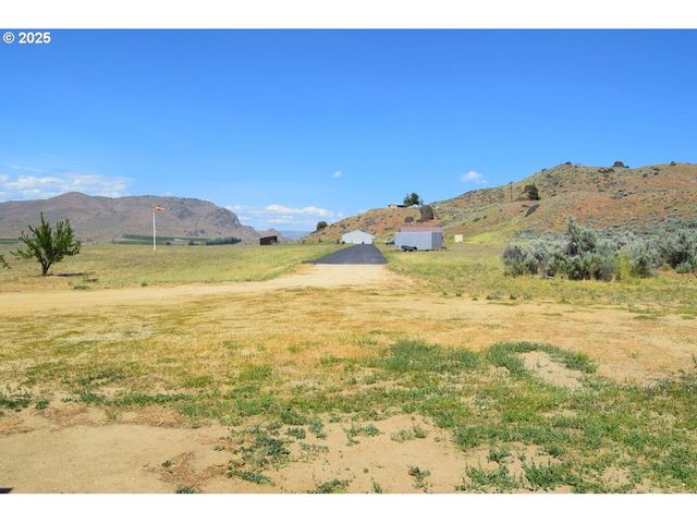 678 Road 20 Nw, Waterville, WA 98858