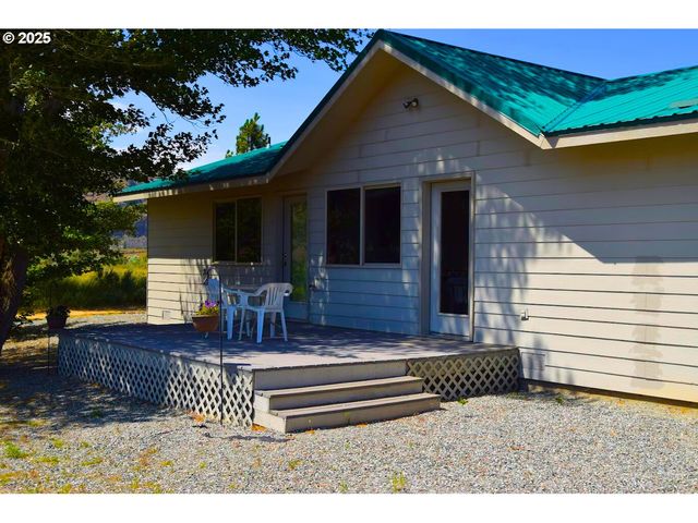 678 Road 20 Nw, Waterville, WA 98858