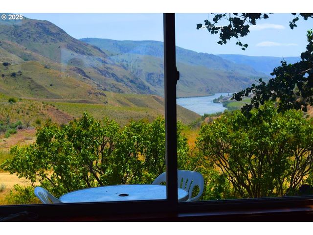 678 Road 20 Nw, Waterville, WA 98858