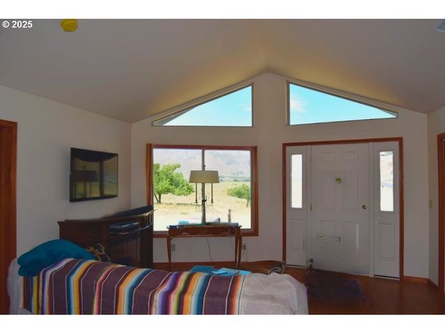 678 Road 20 Nw, Waterville, WA 98858