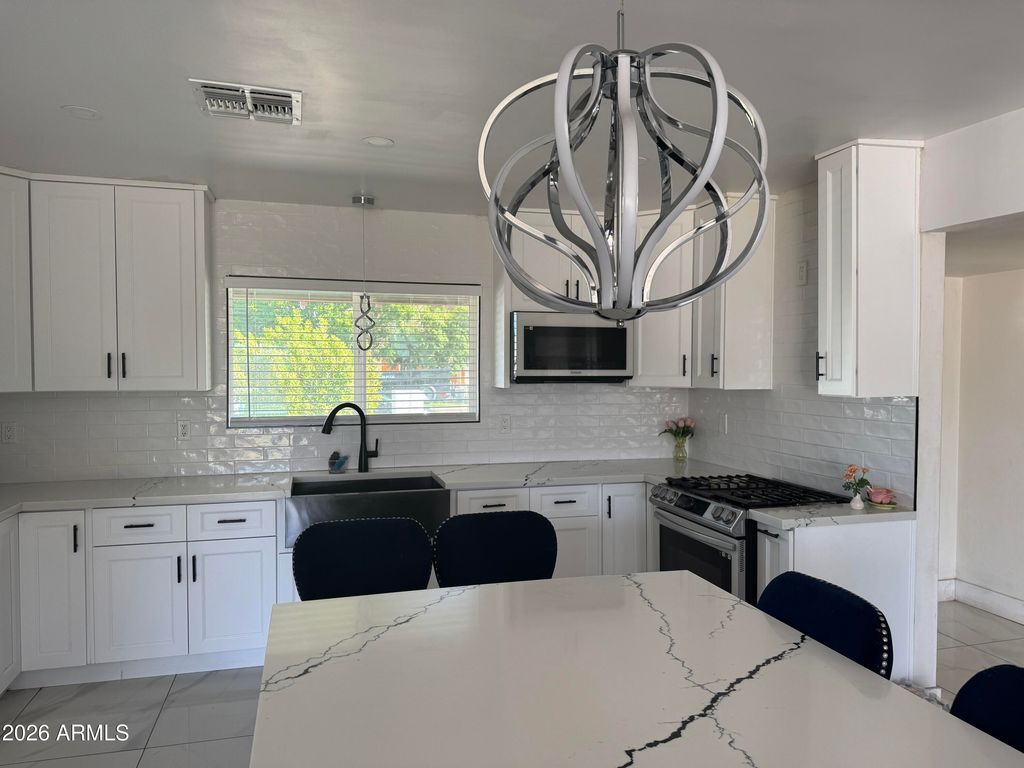 1129 W 10TH Street, Mesa, AZ 85201 — photo 2