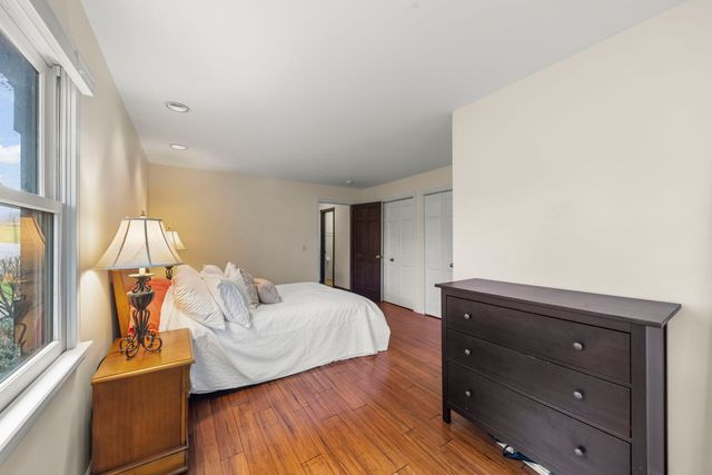 1205 E Bonner Road, Wauconda, IL 60084