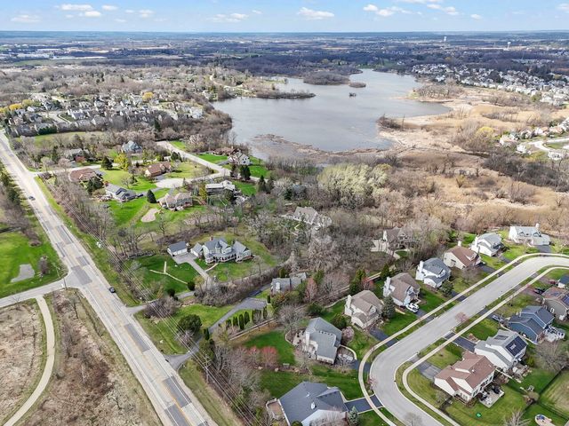 1205 E Bonner Road, Wauconda, IL 60084