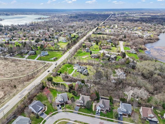 1205 E Bonner Road, Wauconda, IL 60084