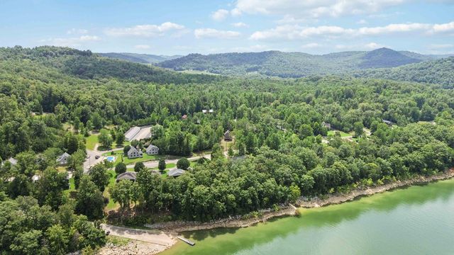 84 Clover Leaf Circle, Burnside, KY 42519