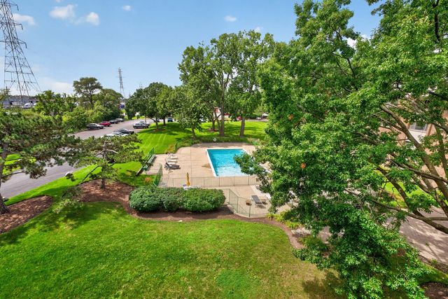 841 N York Street 428, Elmhurst, IL 60126