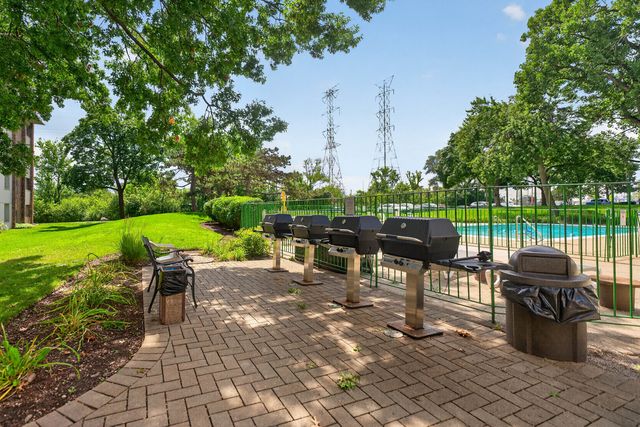 841 N York Street 428, Elmhurst, IL 60126
