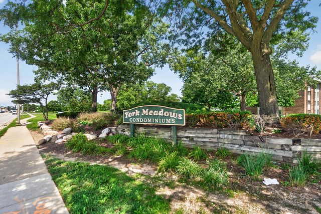 841 N York Street 428, Elmhurst, IL 60126