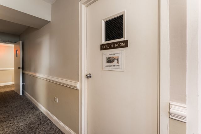 841 N York Street 428, Elmhurst, IL 60126