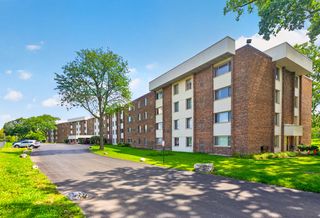 841 N York Street 428, Elmhurst, IL 60126