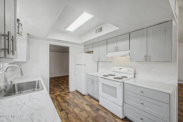 8965 E 35th Circle, Tucson, AZ 85710