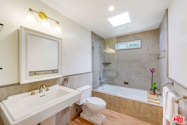 8818 Rosewood Avenue, West Hollywood, CA 90048