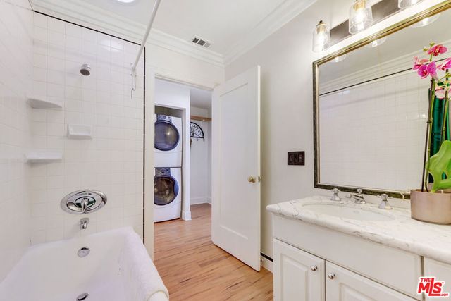 8818 Rosewood Avenue, West Hollywood, CA 90048